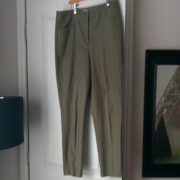 Chico's Pants - Chico's capris fabulously slimming size 2.